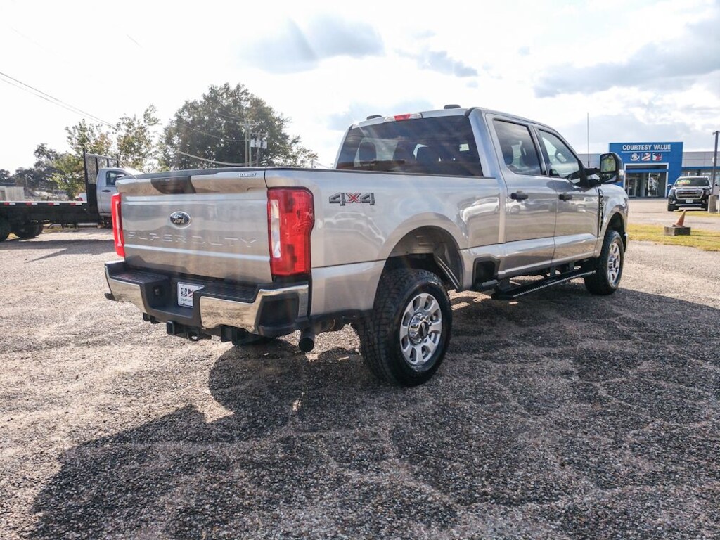 Used 2024 Ford F-250 XLT Truck Crew Cab
