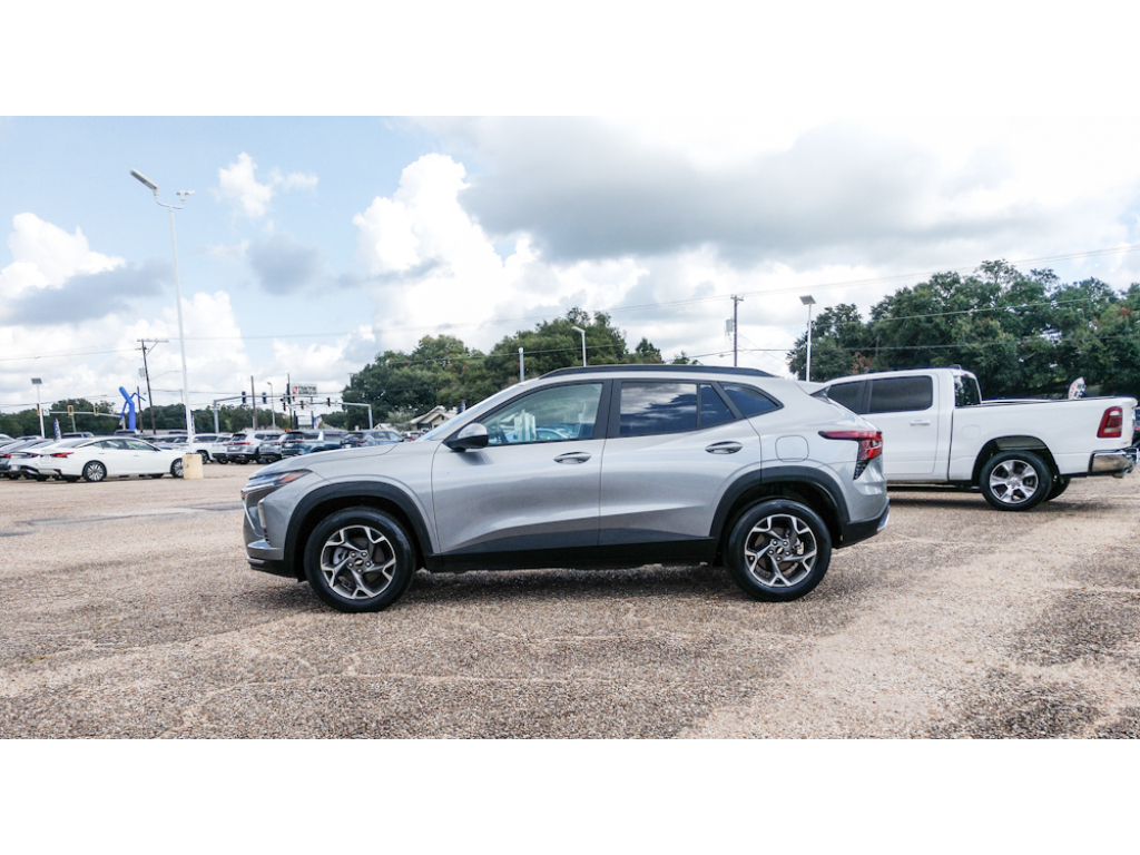Used 2025 Chevrolet Trax LT SUV
