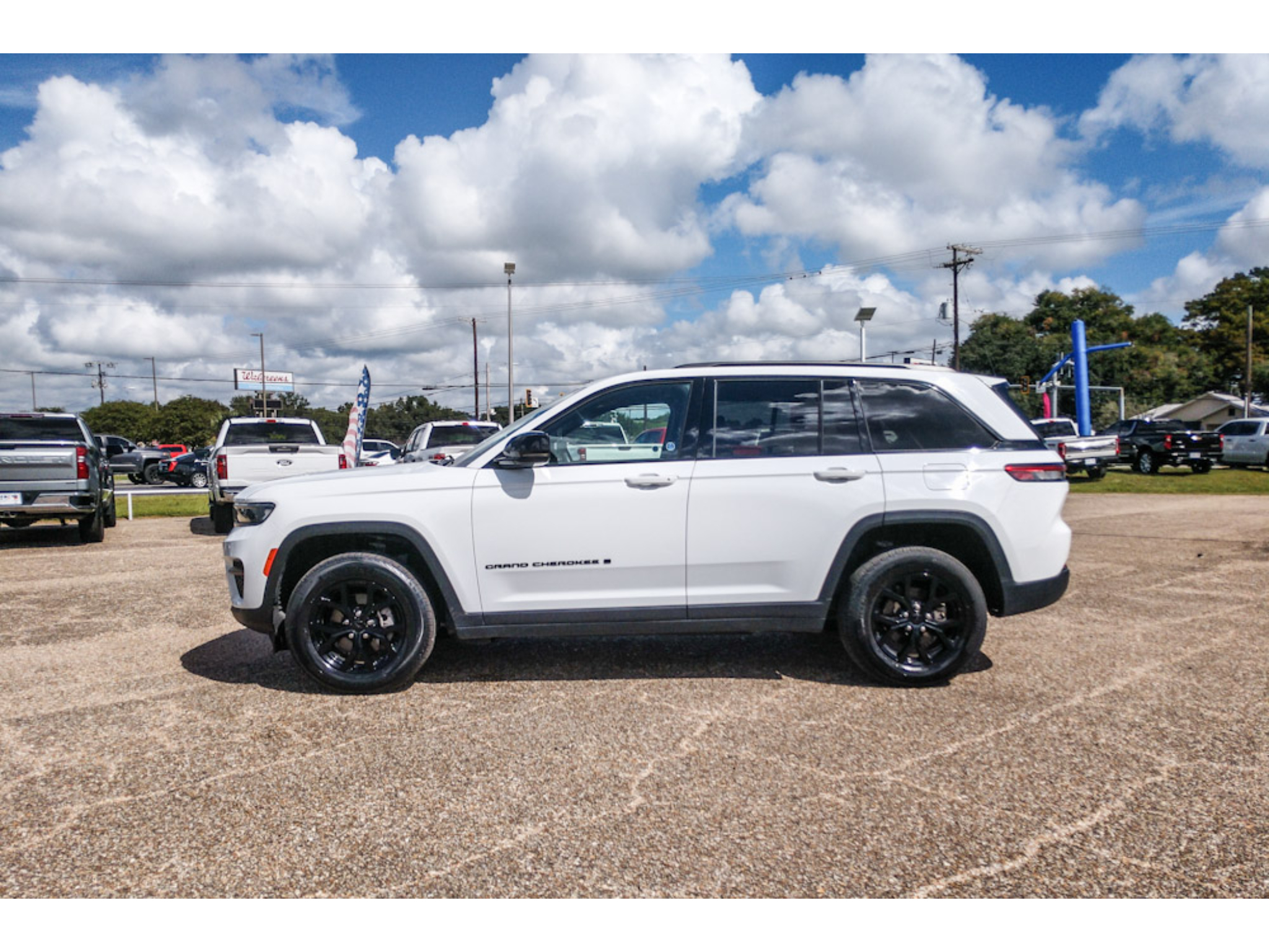 Used 2025 Jeep Grand Cherokee Altitude SUV