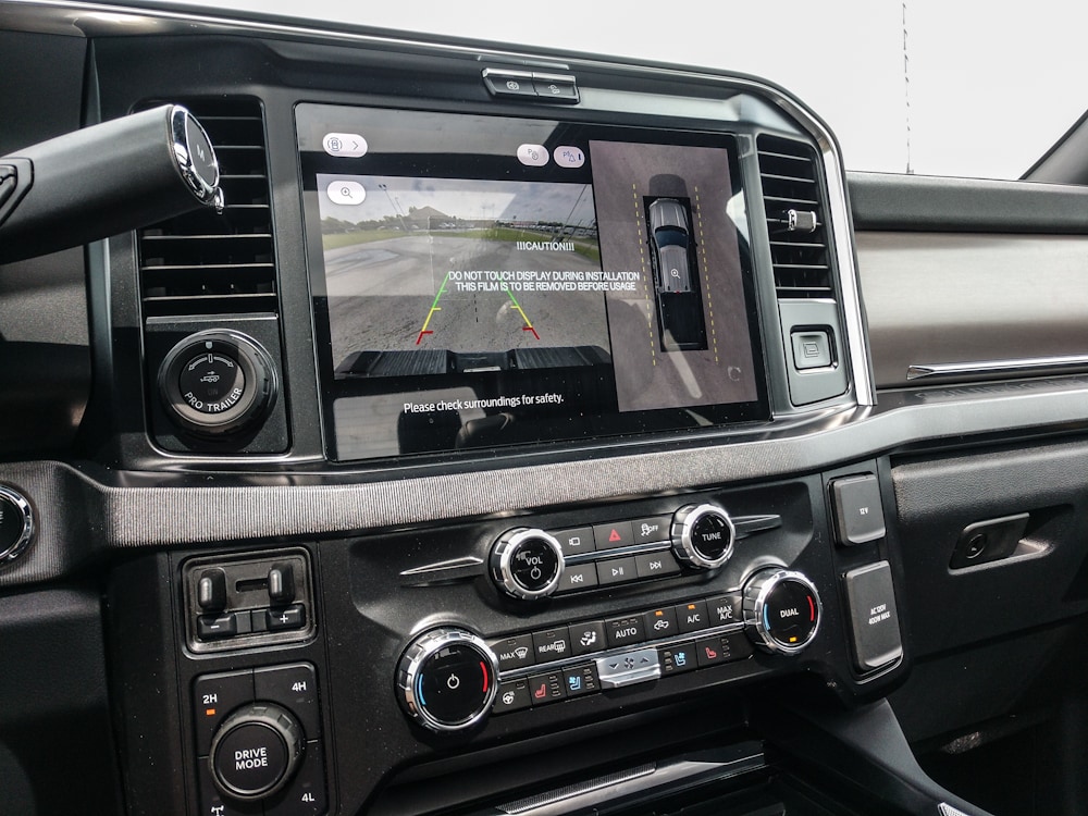 2026 Ford F-350 Super Duty Platinum - Photo 17