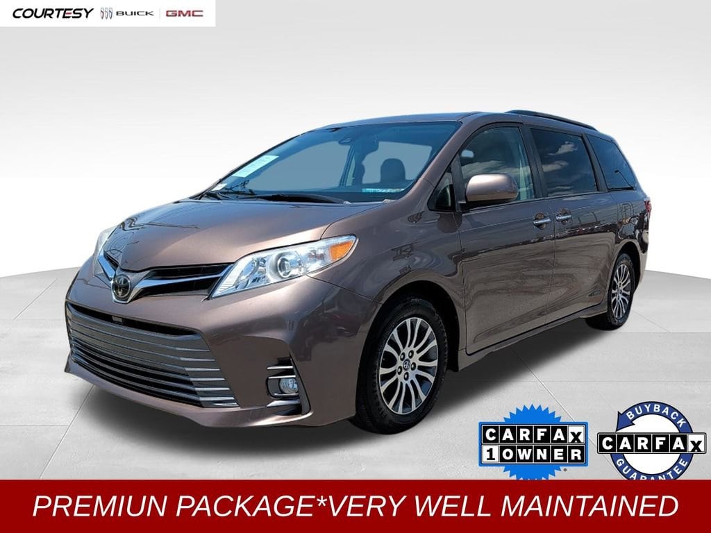 2018 Toyota Sienna XLE V6 7-Passenger Access Seat's photo