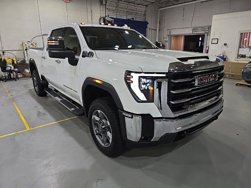 2025 GMC Sierra 4WD Crew Cab Standard Box SLT's photo