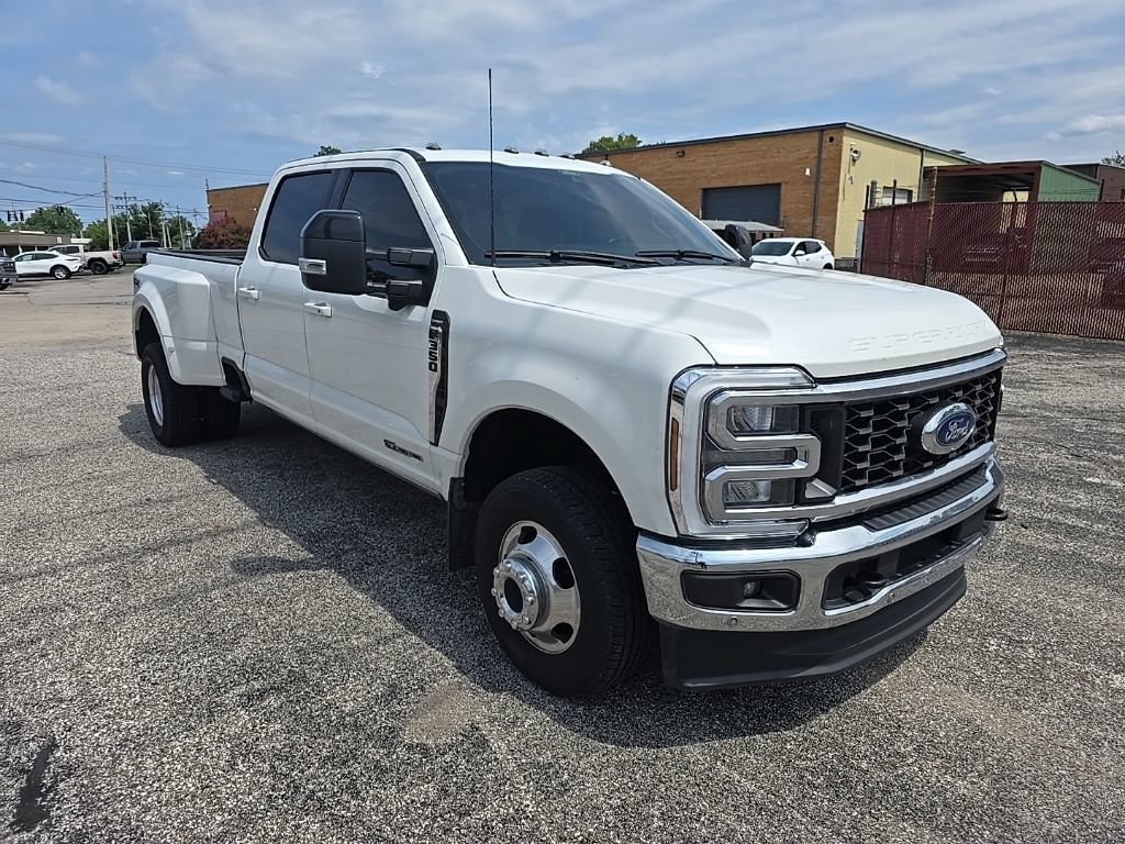 White 2024 Ford F-350 Super Duty Pickup Truck Four-Wheel Drive 