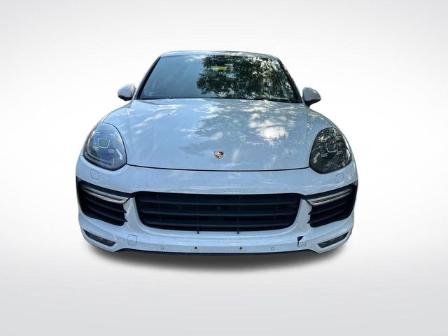 2015 Porsche Cayenne Turbo photo 2