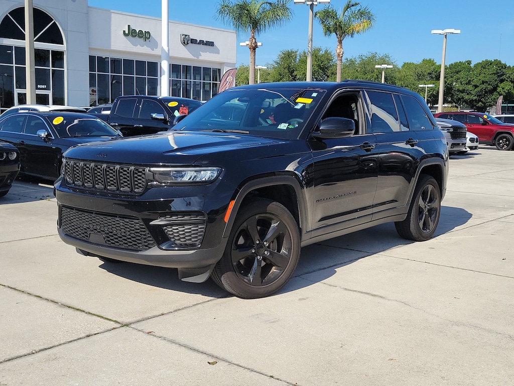 Used 2023 Jeep Grand Cherokee Altitude Altitude 4x4