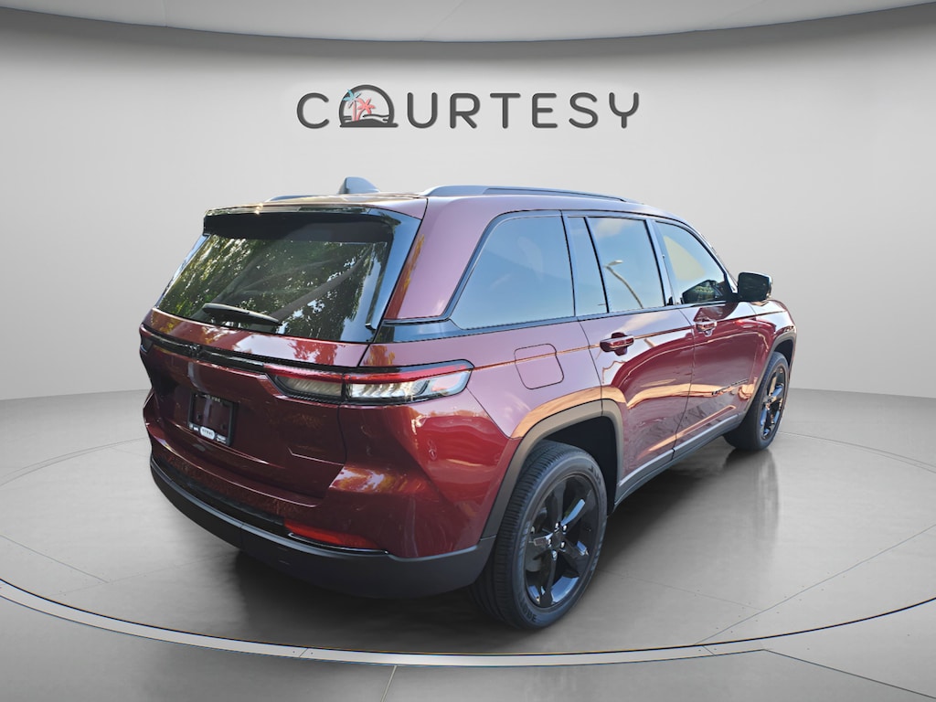 Used 2025 Jeep Grand Cherokee Altitude Altitude 4x2