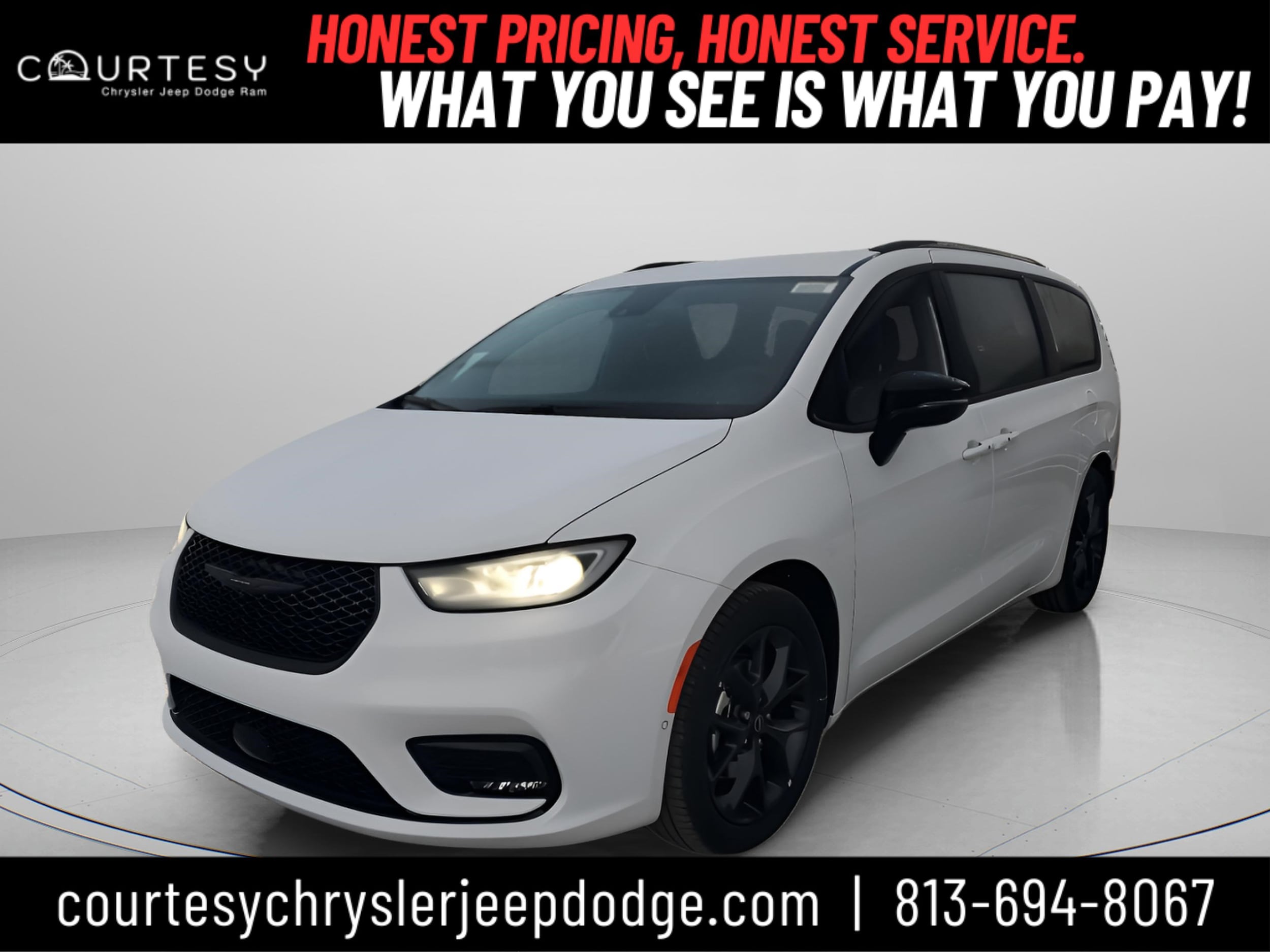 2026 Chrysler Pacifica Select's photo