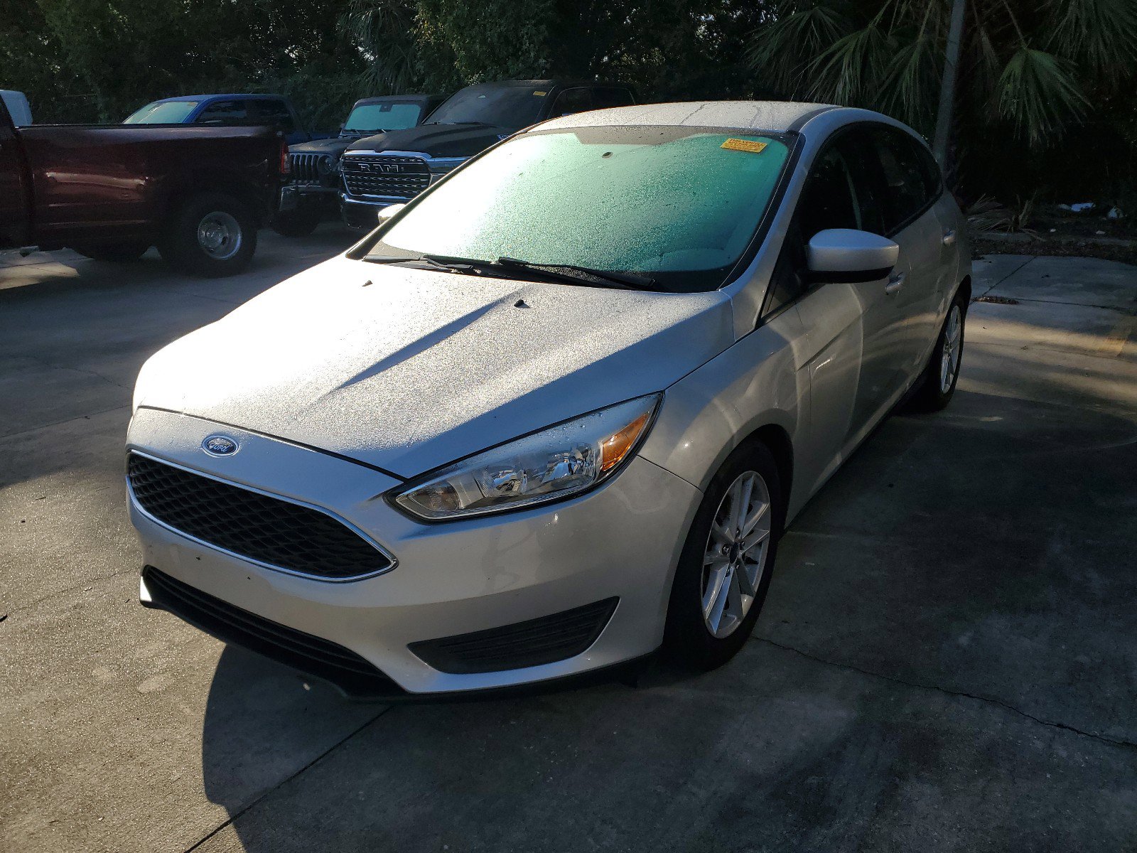 2018 Ford Focus SE photo 2