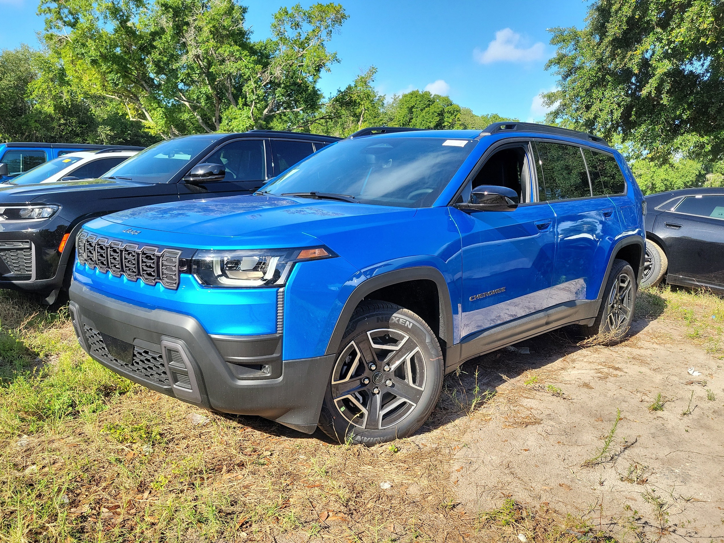 2026 Jeep Cherokee Laredo HEV 4X4's photo