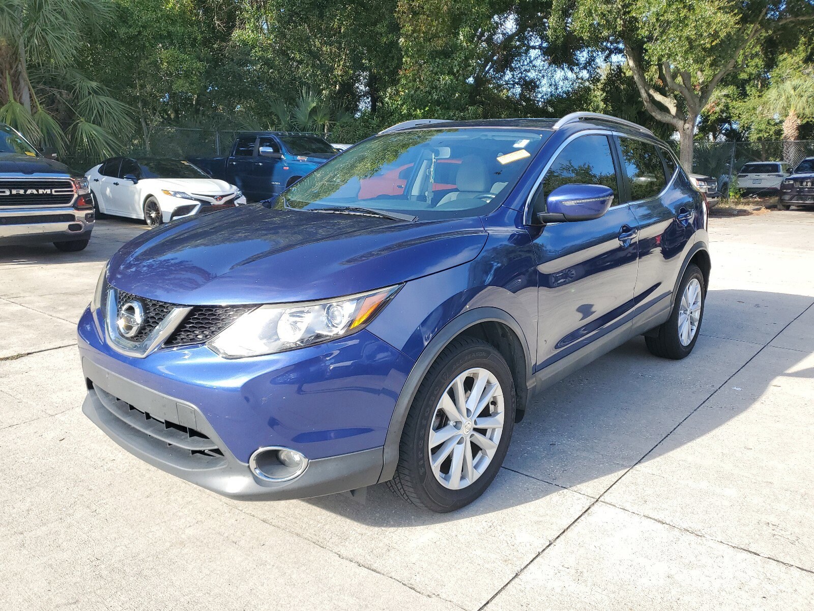2018 Nissan Rogue Sport SV photo 2