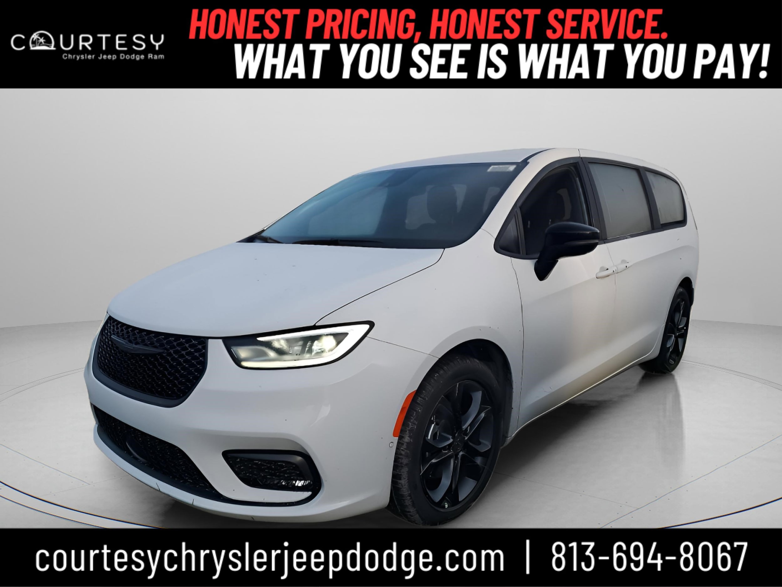 2026 Chrysler Pacifica Select's photo