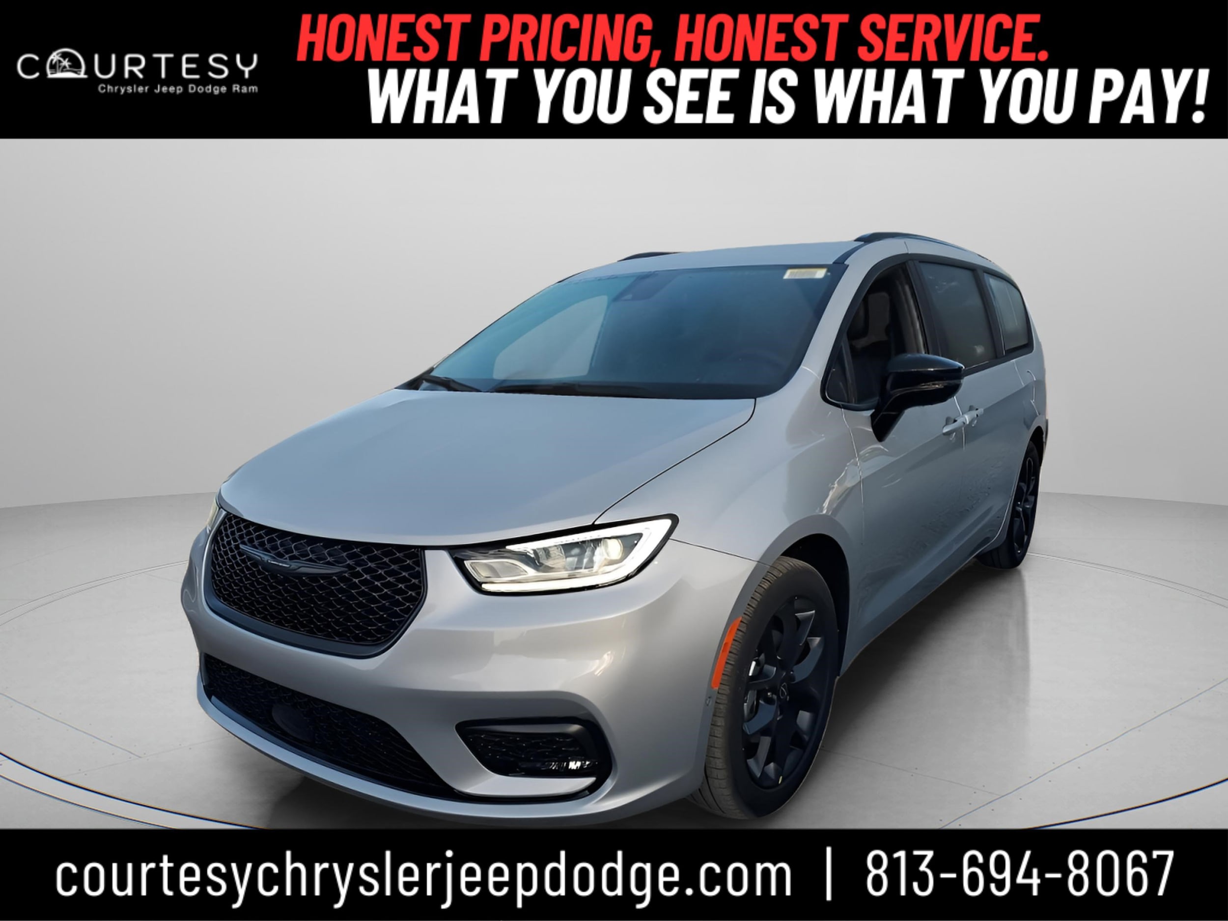 2026 Chrysler Pacifica Select's photo