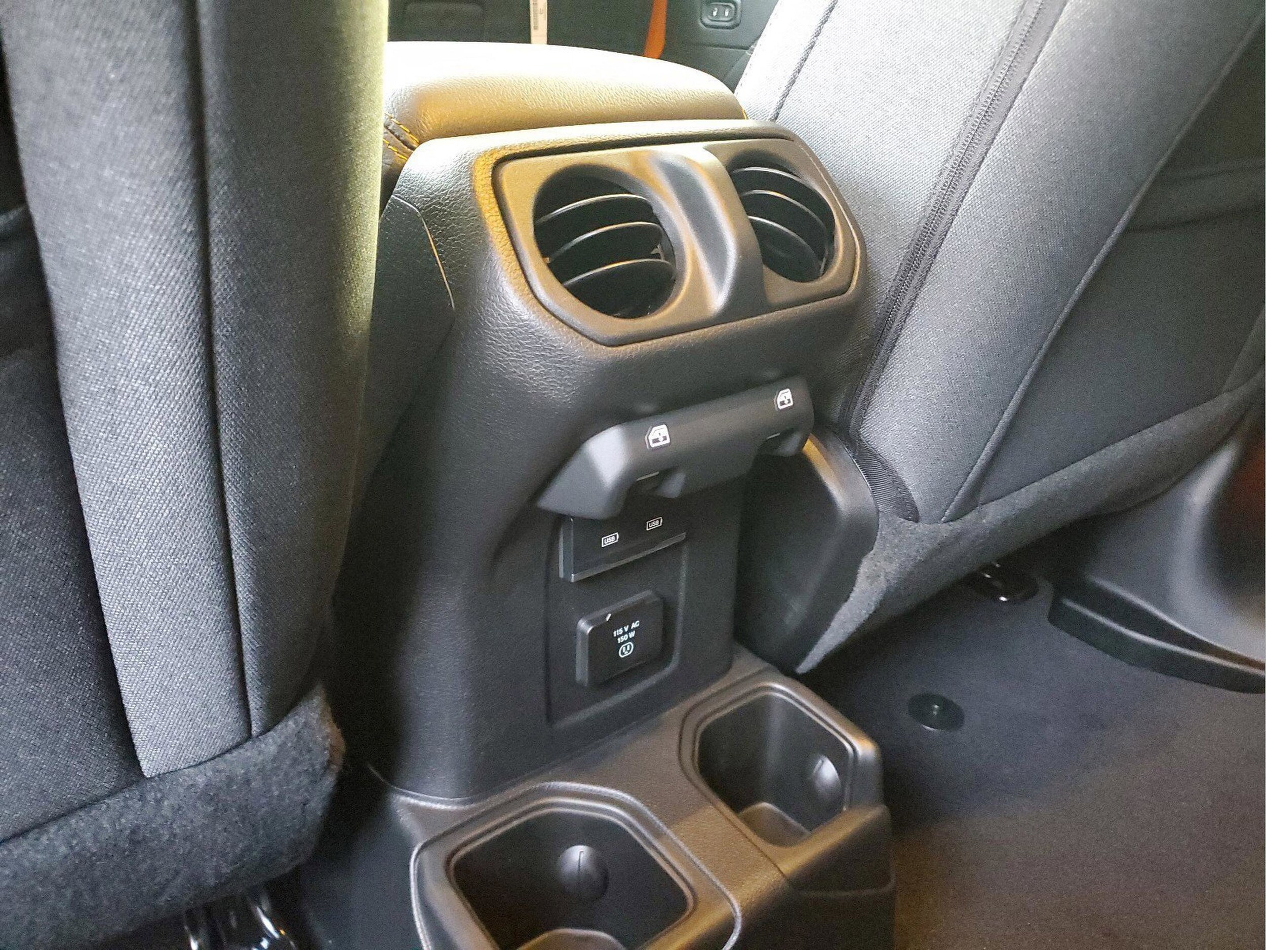 2025 Jeep Wrangler 4-Door Sahara - Photo 22