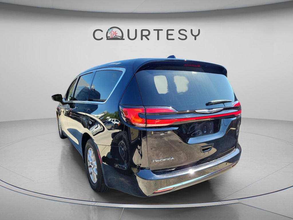 Used 2024 Chrysler Pacifica Touring L Touring L FWD