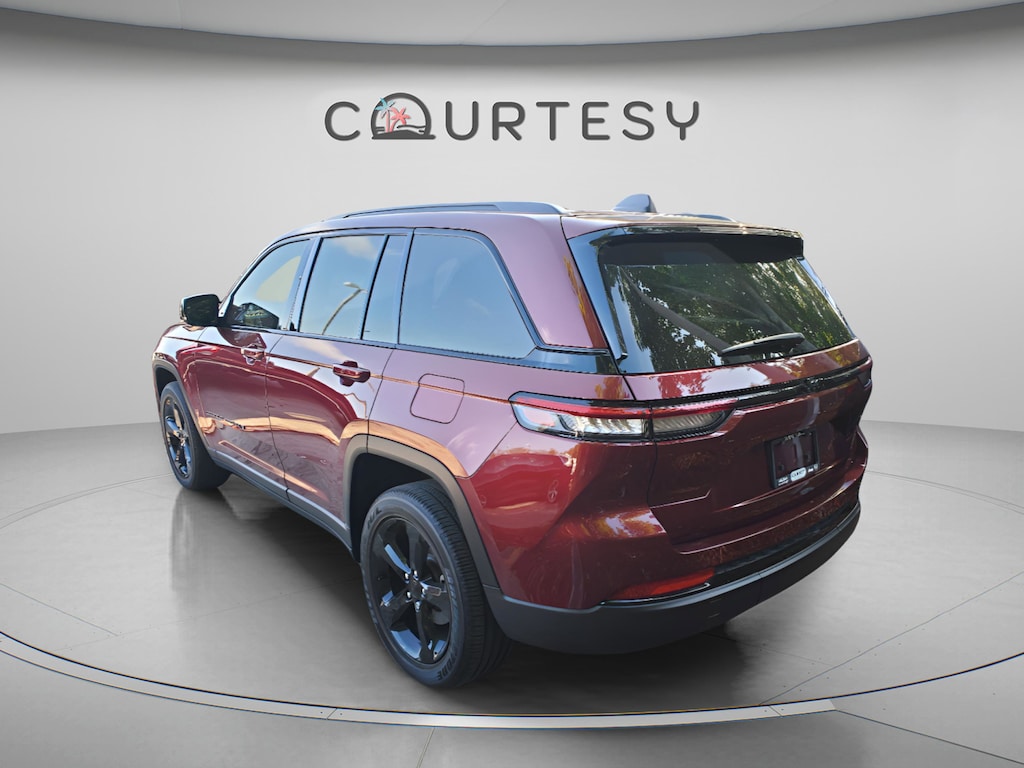 Used 2025 Jeep Grand Cherokee Altitude Altitude 4x2