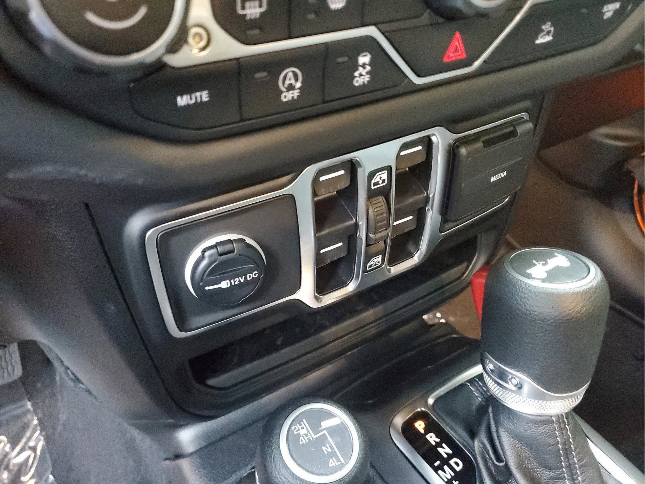 2025 Jeep Wrangler 4-Door Sahara - Photo 16