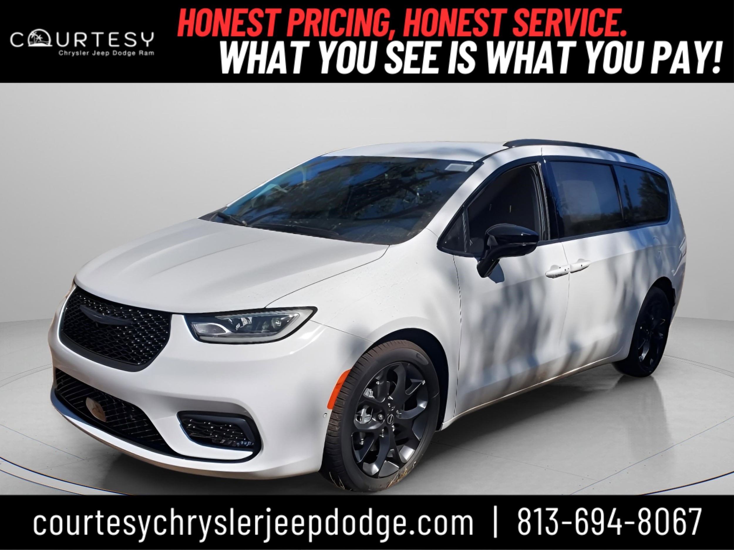 2026 Chrysler Pacifica Select's photo