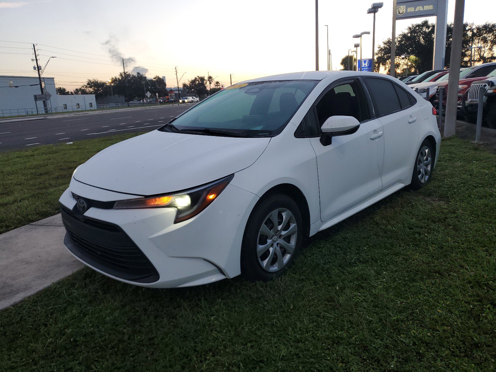 2024 Toyota Corolla LE photo 2