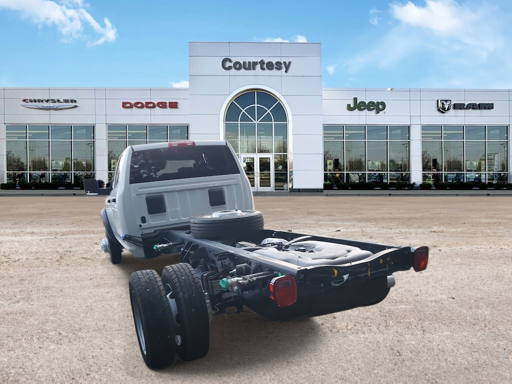 New 2025 Ram 5500 Chassis Cab 5500 TRADESMAN CHASSIS CREW CAB 4X4 84' CA Pickup