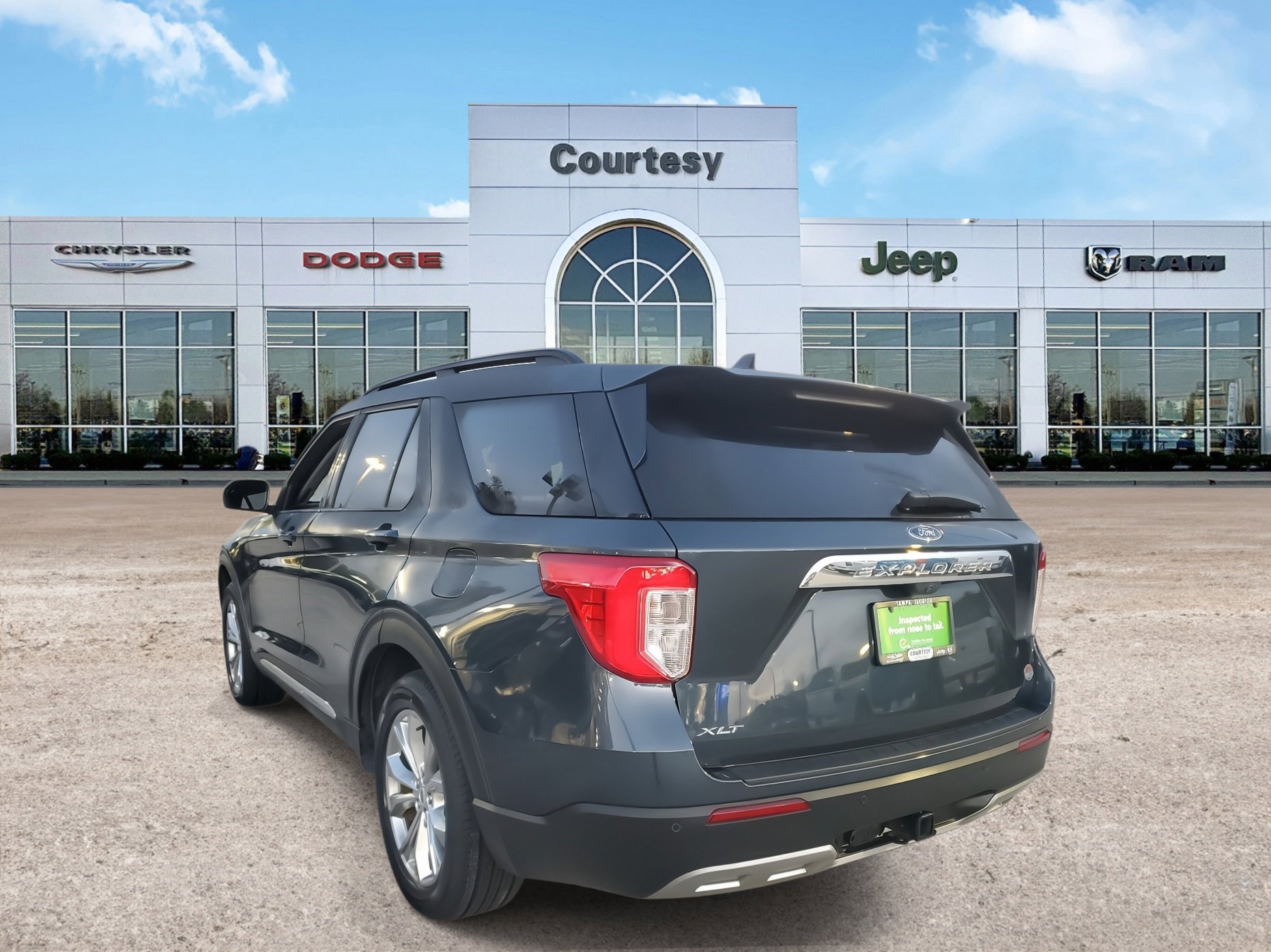 2023 Ford Explorer XLT photo 2