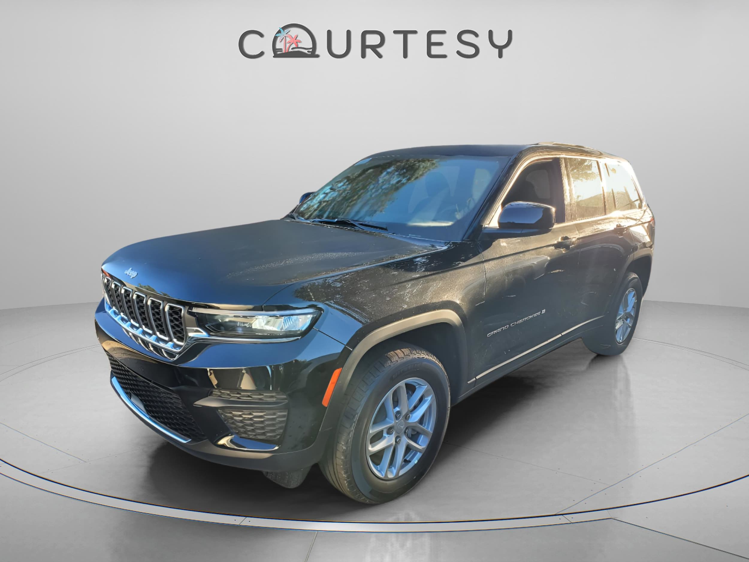 2025 Jeep Grand Cherokee Laredo's photo