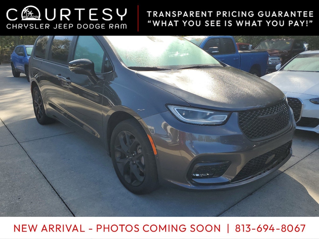 Used 2023 Chrysler Pacifica Limited Limited AWD