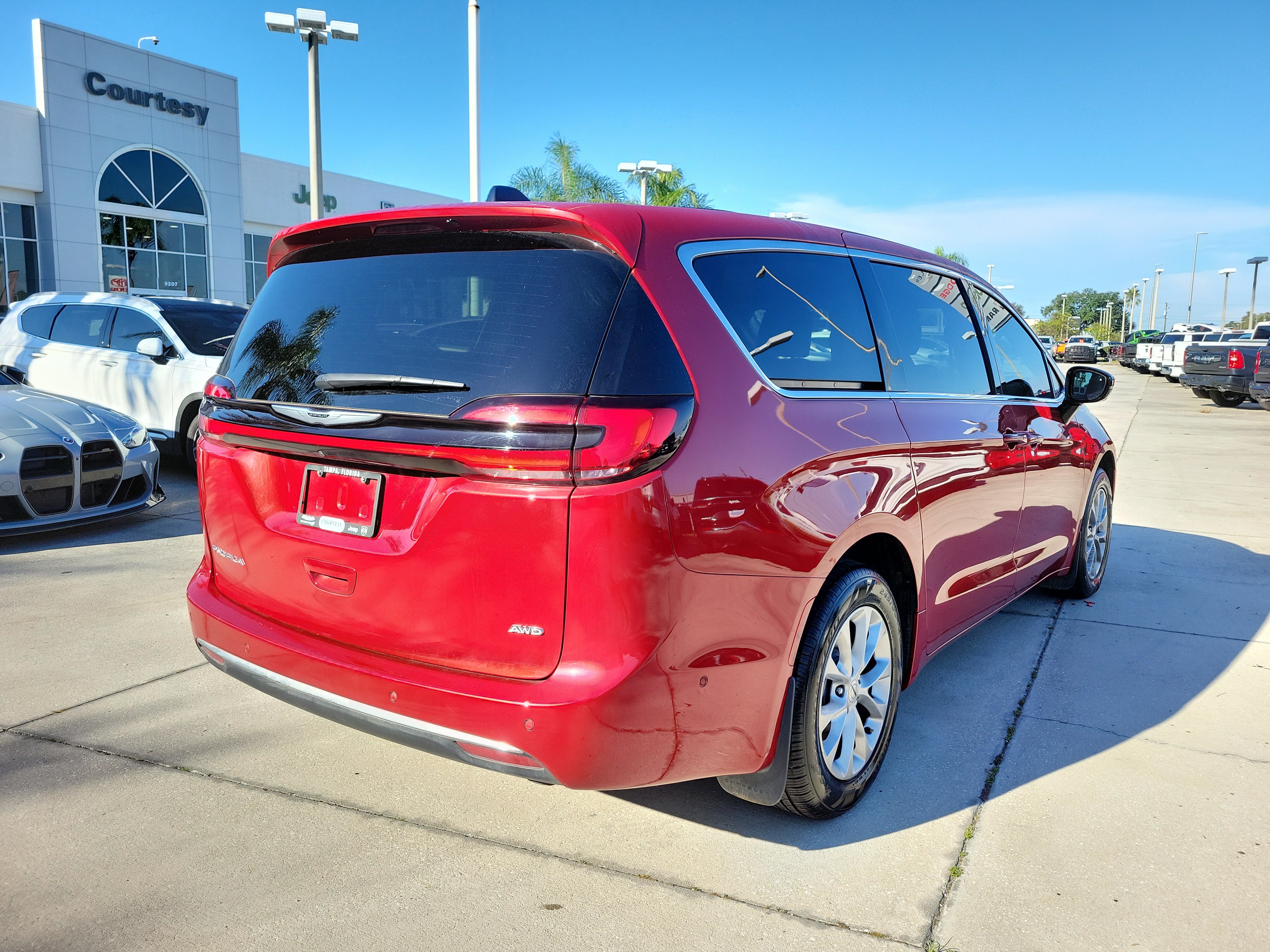 Used 2025 Chrysler Pacifica Select Select AWD