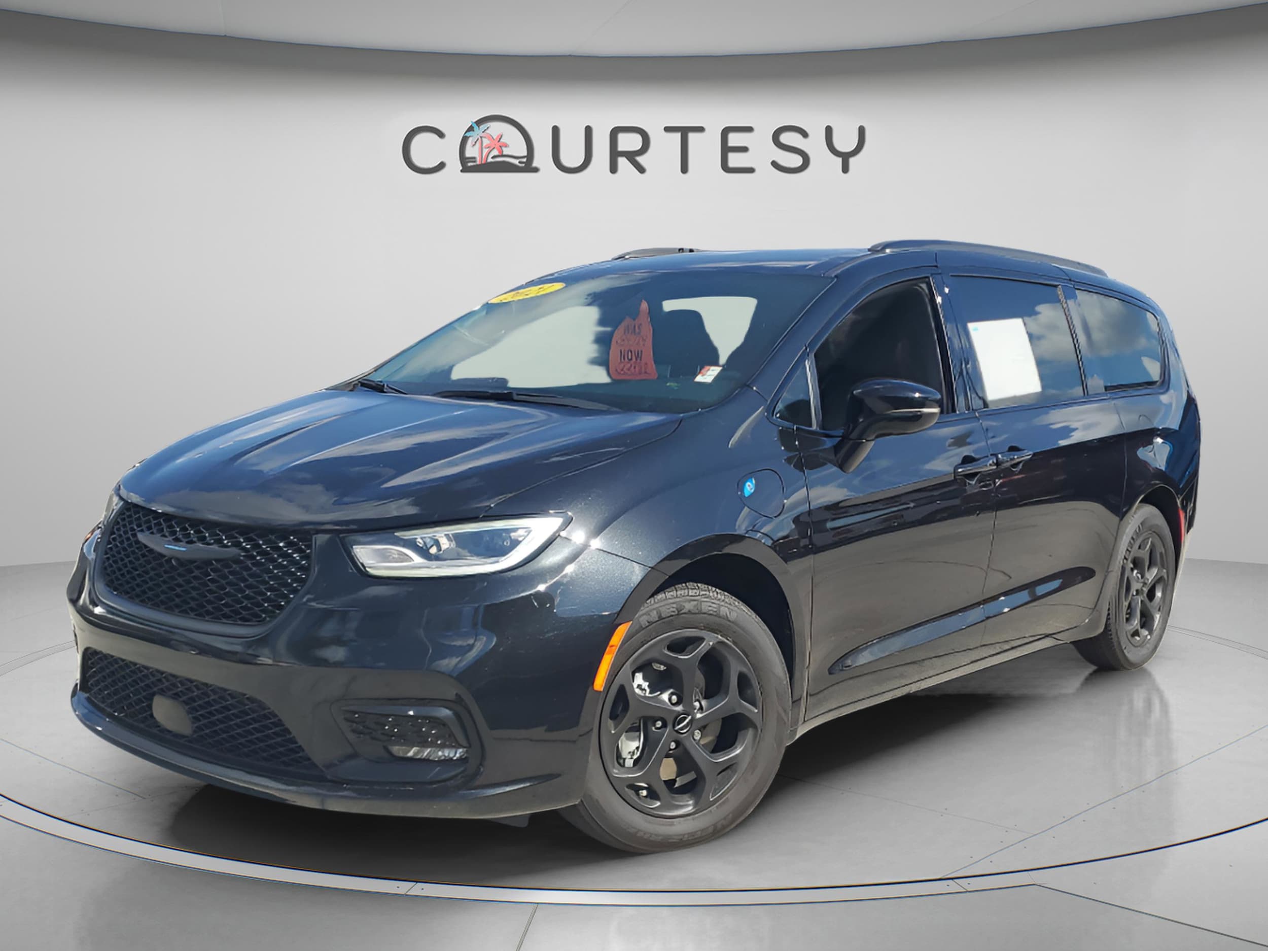 2021 Chrysler Pacifica Hybrid Limited Hybrid's photo
