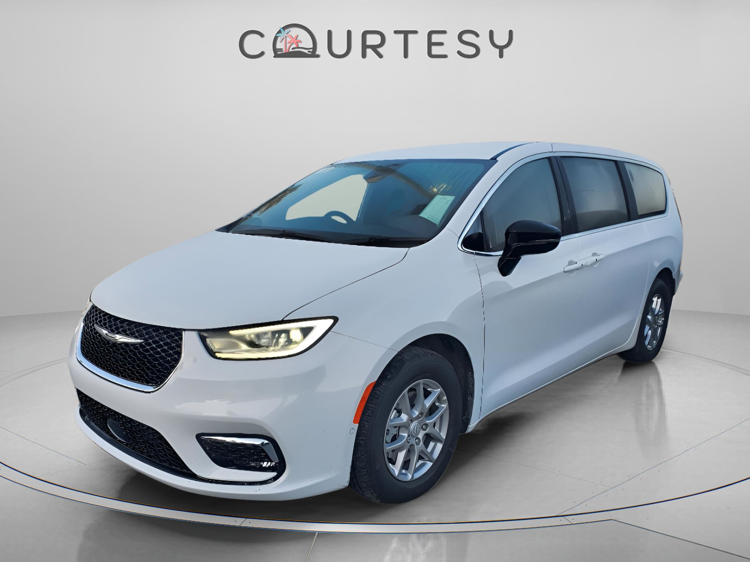 2026 Chrysler Pacifica Select's photo