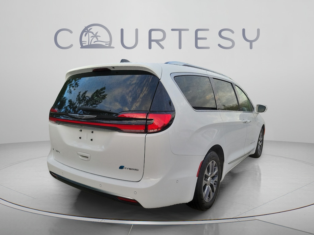 Used 2024 Chrysler Pacifica Hybrid Pinnacle Hybrid Pinnacle FWD