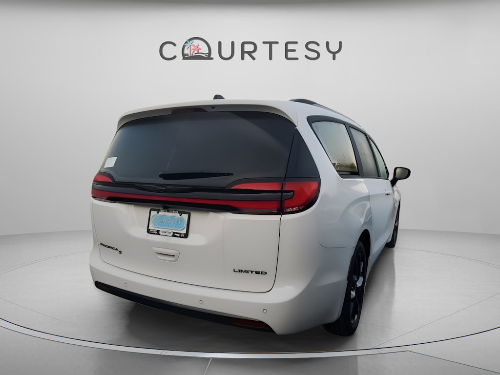New 2026 Chrysler Pacifica LIMITED Passenger Van