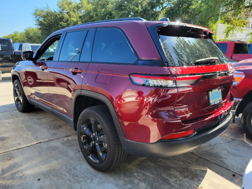 Used 2025 Jeep Grand Cherokee Altitude Altitude 4x2