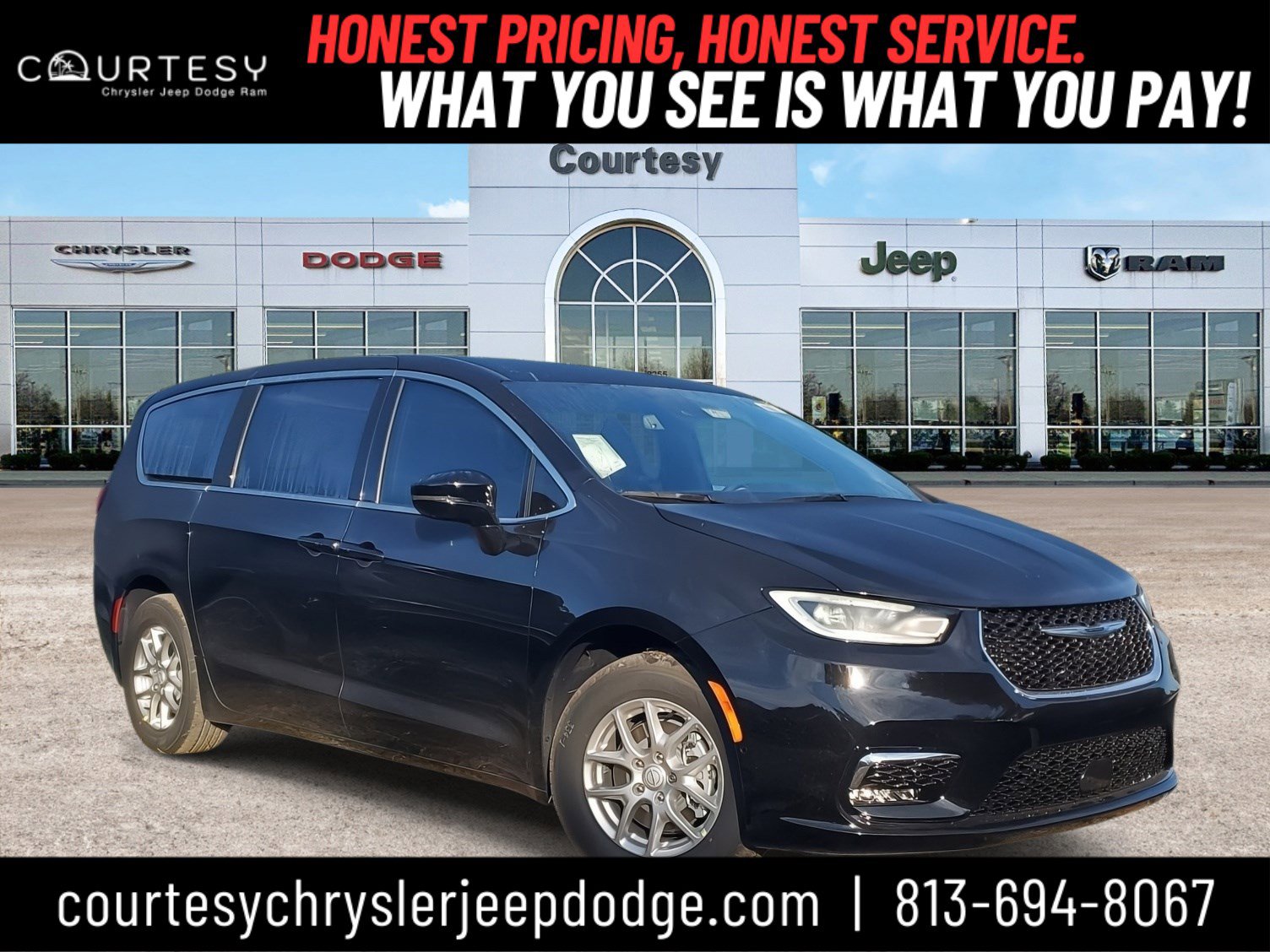 2026 Chrysler Pacifica Select's photo