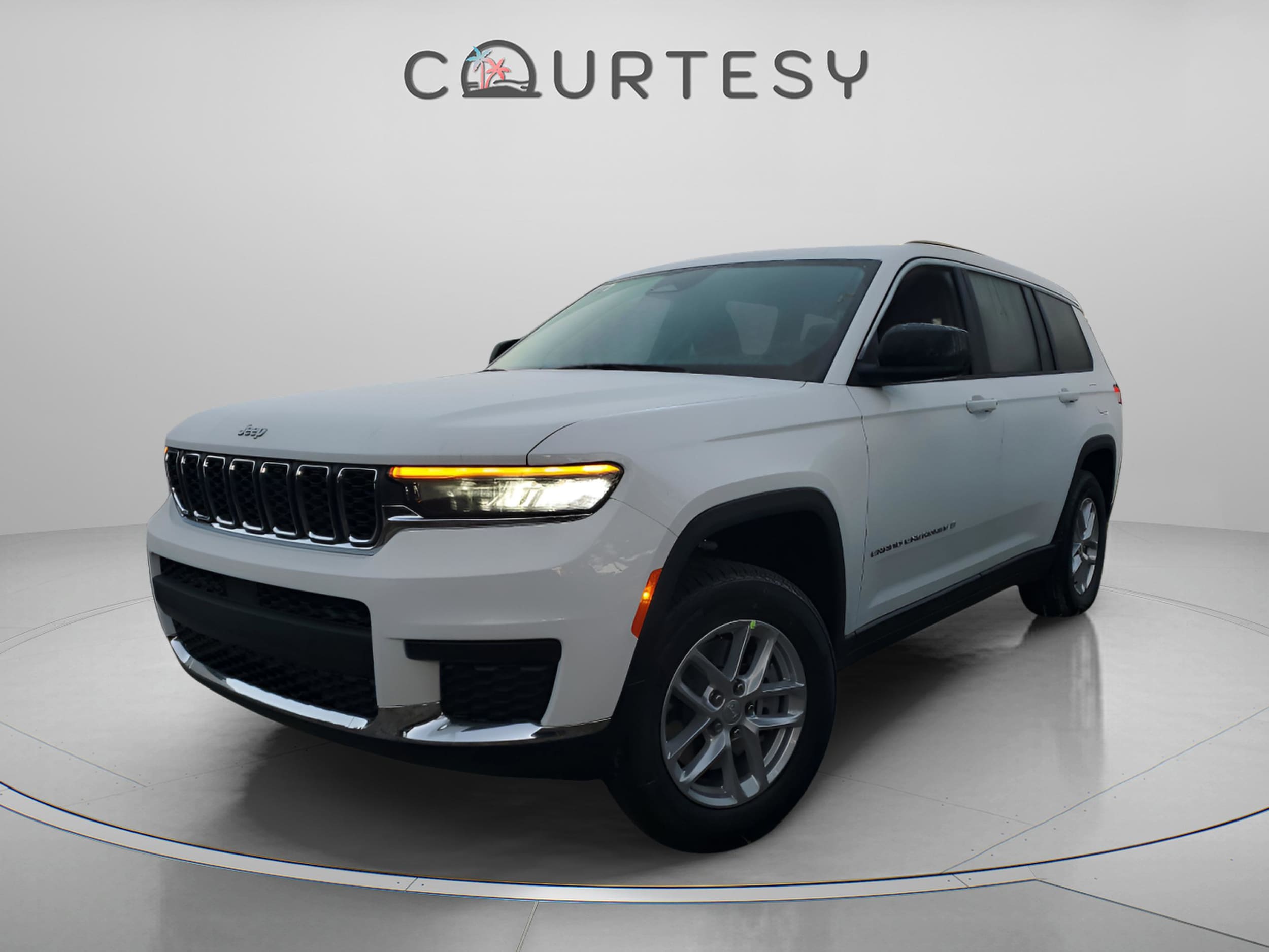 2025 Jeep Grand Cherokee L Laredo's photo