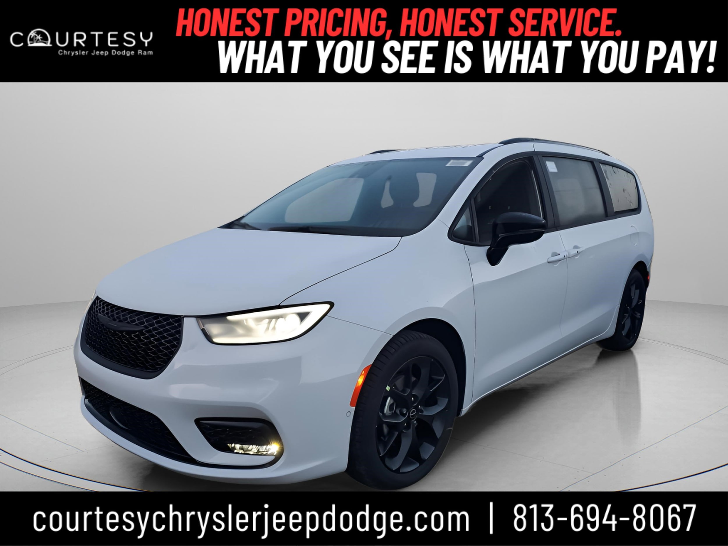 2026 Chrysler Pacifica Limited's photo