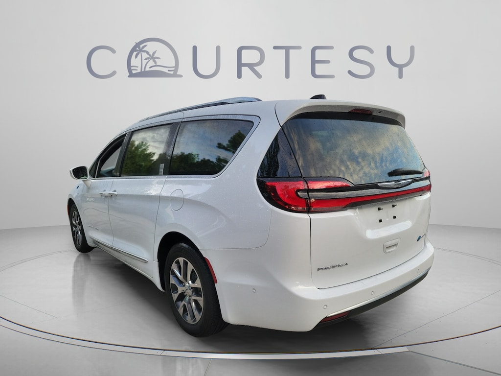 Used 2024 Chrysler Pacifica Hybrid Pinnacle Hybrid Pinnacle FWD