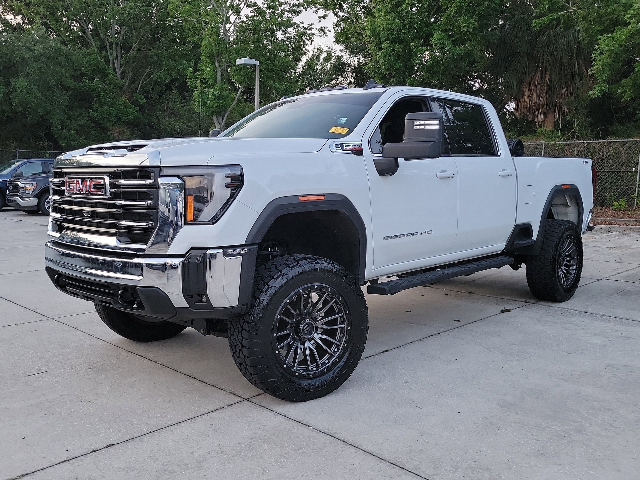 2024 GMC Sierra 4WD Crew Cab Standard Box SLE's photo