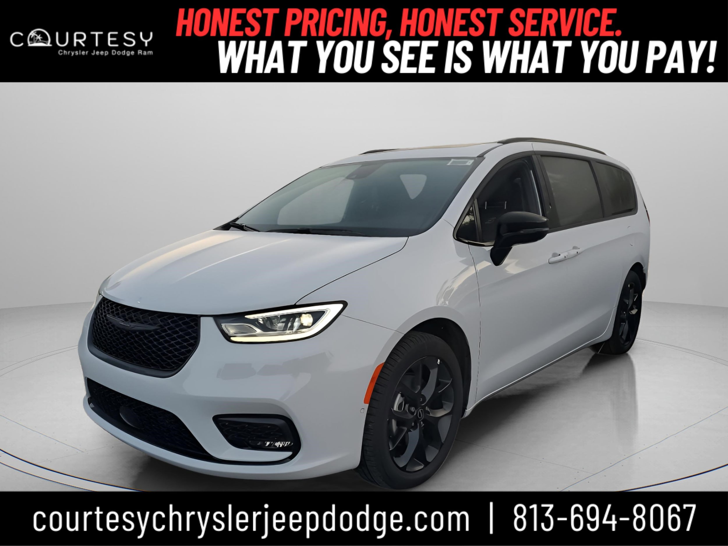 2026 Chrysler Pacifica Limited's photo