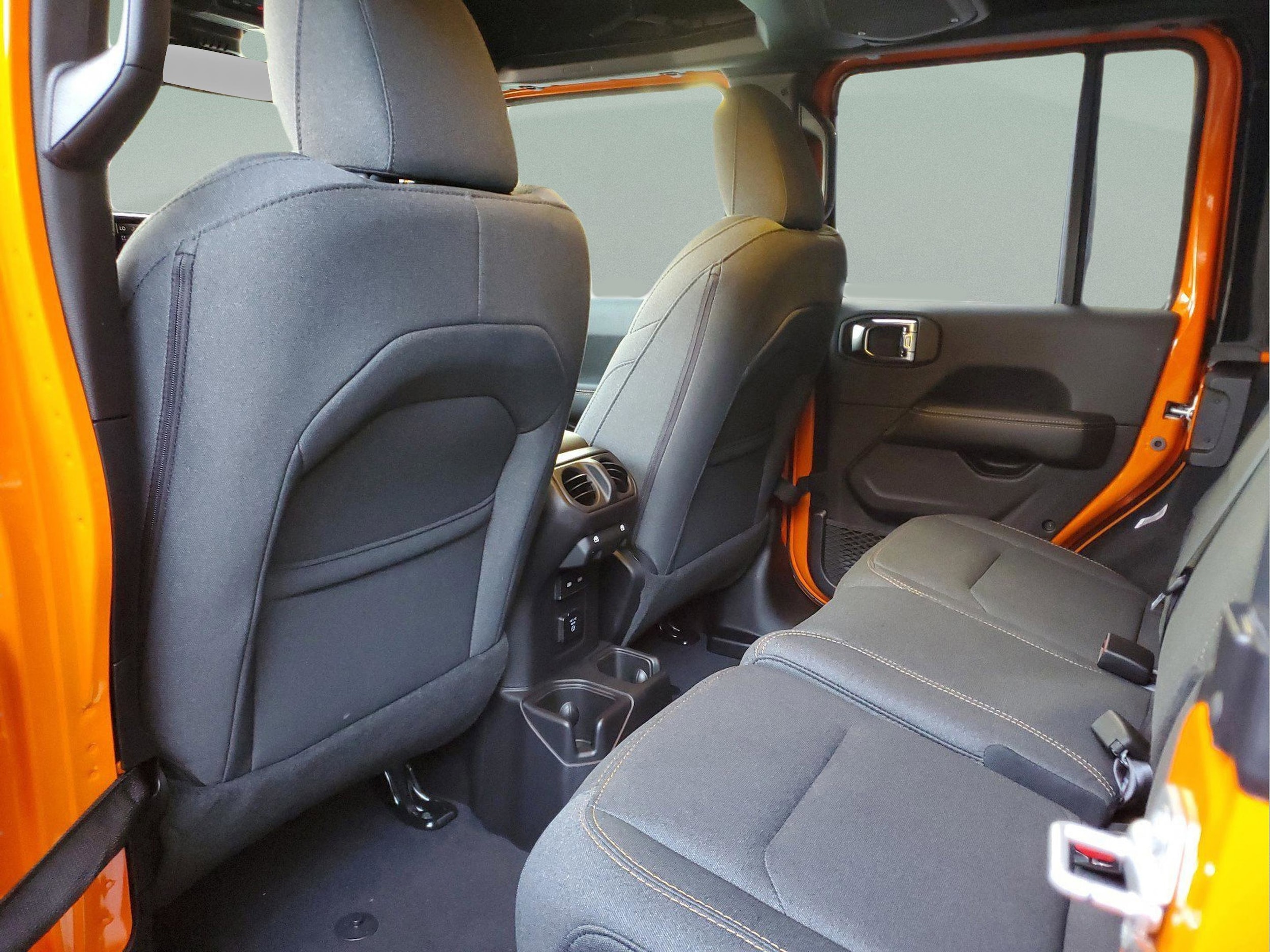 2025 Jeep Wrangler 4-Door Sahara - Photo 28