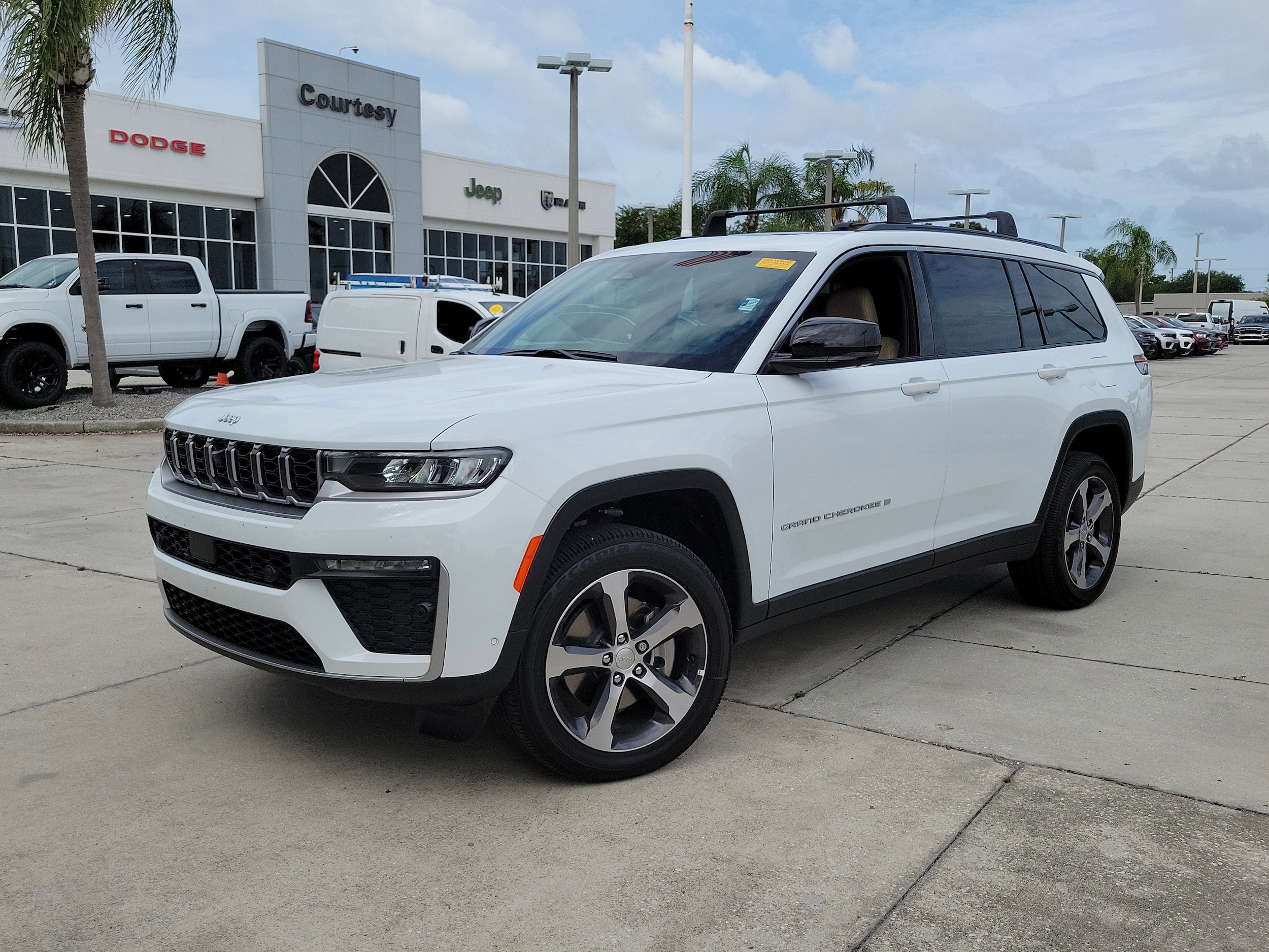 2026 Jeep Grand Cherokee L Limited 4x4's photo