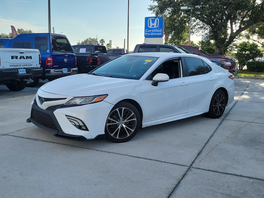 Used 2020 Toyota Camry SE SE Auto
