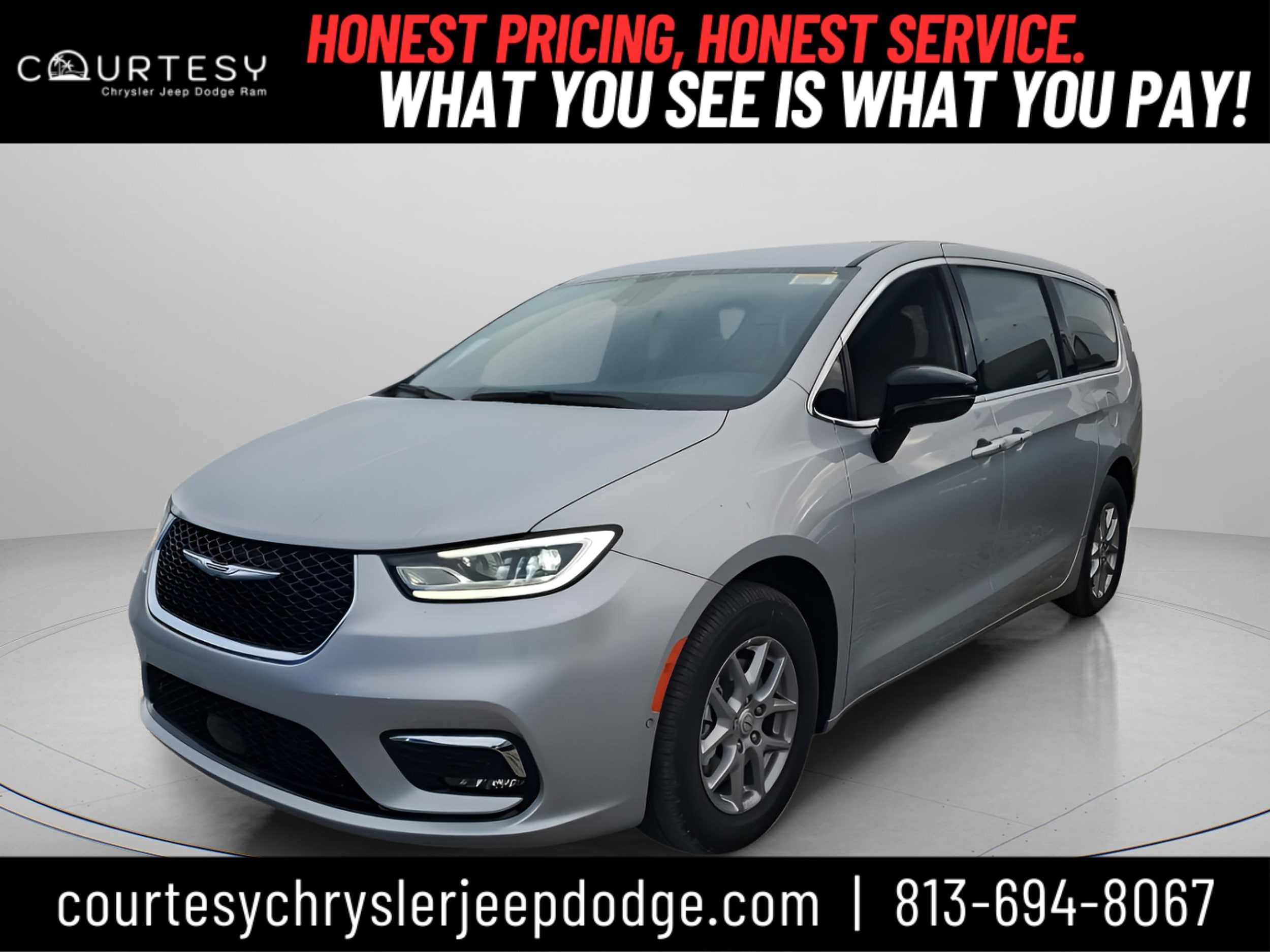 2026 Chrysler Pacifica Select's photo