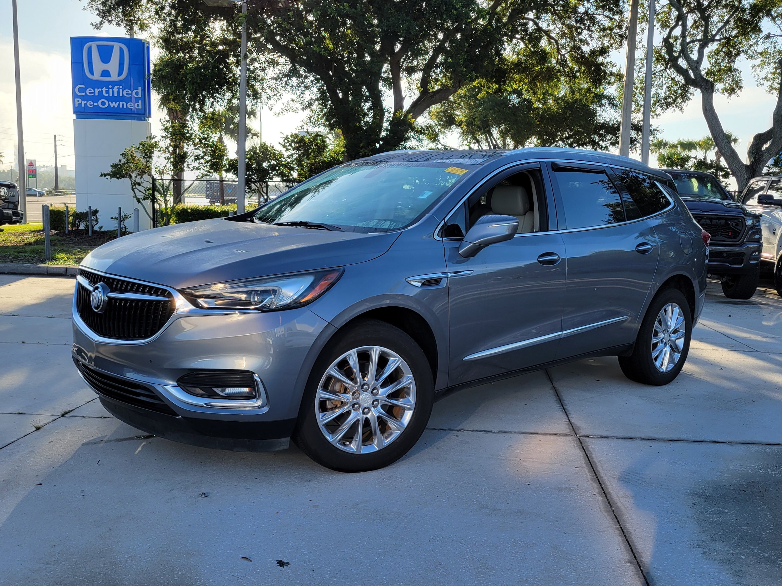2019 Buick Enclave Essence AWD's photo