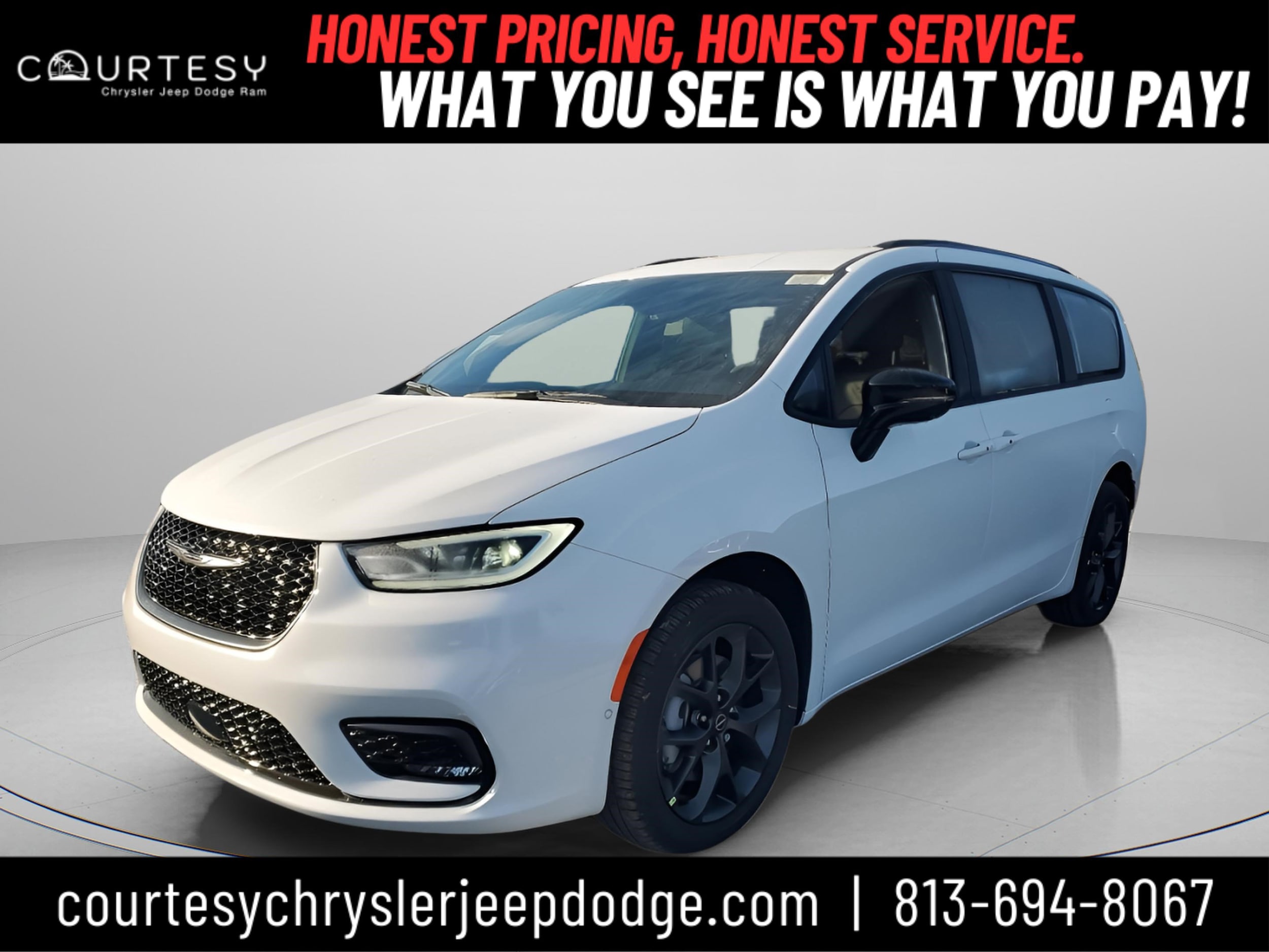 2026 Chrysler Pacifica Select's photo