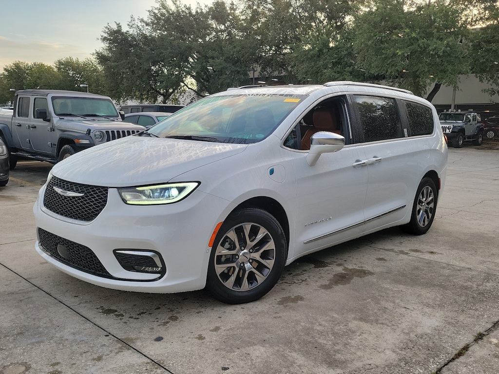 Used 2024 Chrysler Pacifica Hybrid Pinnacle Hybrid Pinnacle FWD
