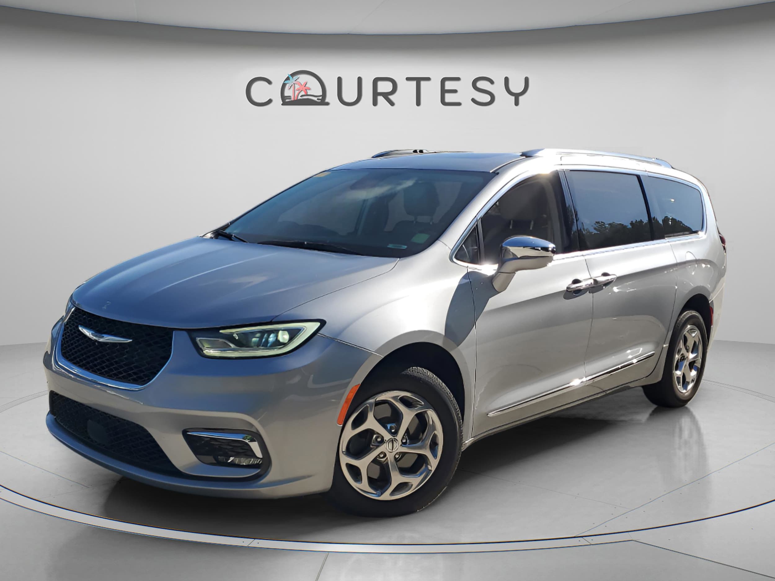 2021 Chrysler Pacifica Limited's photo