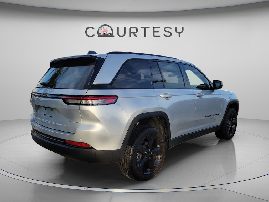 Used 2025 Jeep Grand Cherokee Altitude Altitude 4x2
