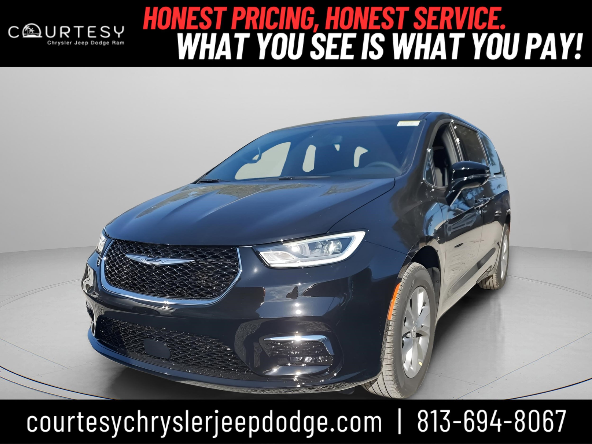 2026 Chrysler Pacifica Select's photo