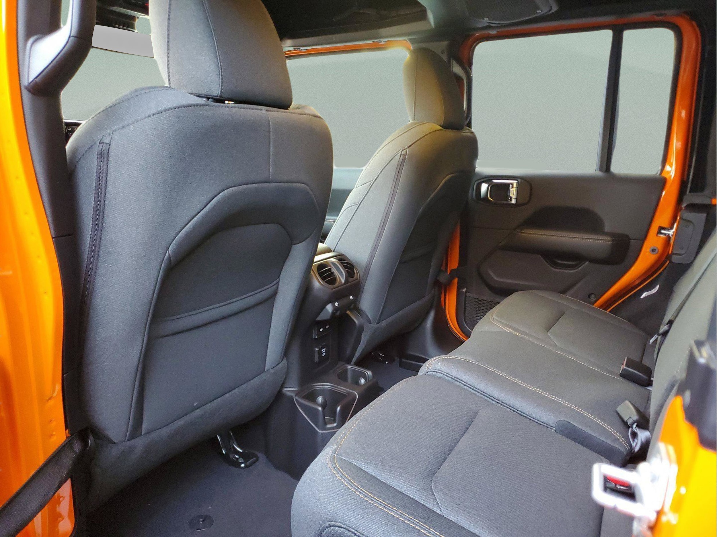 2025 Jeep Wrangler 4-Door Sahara - Photo 28