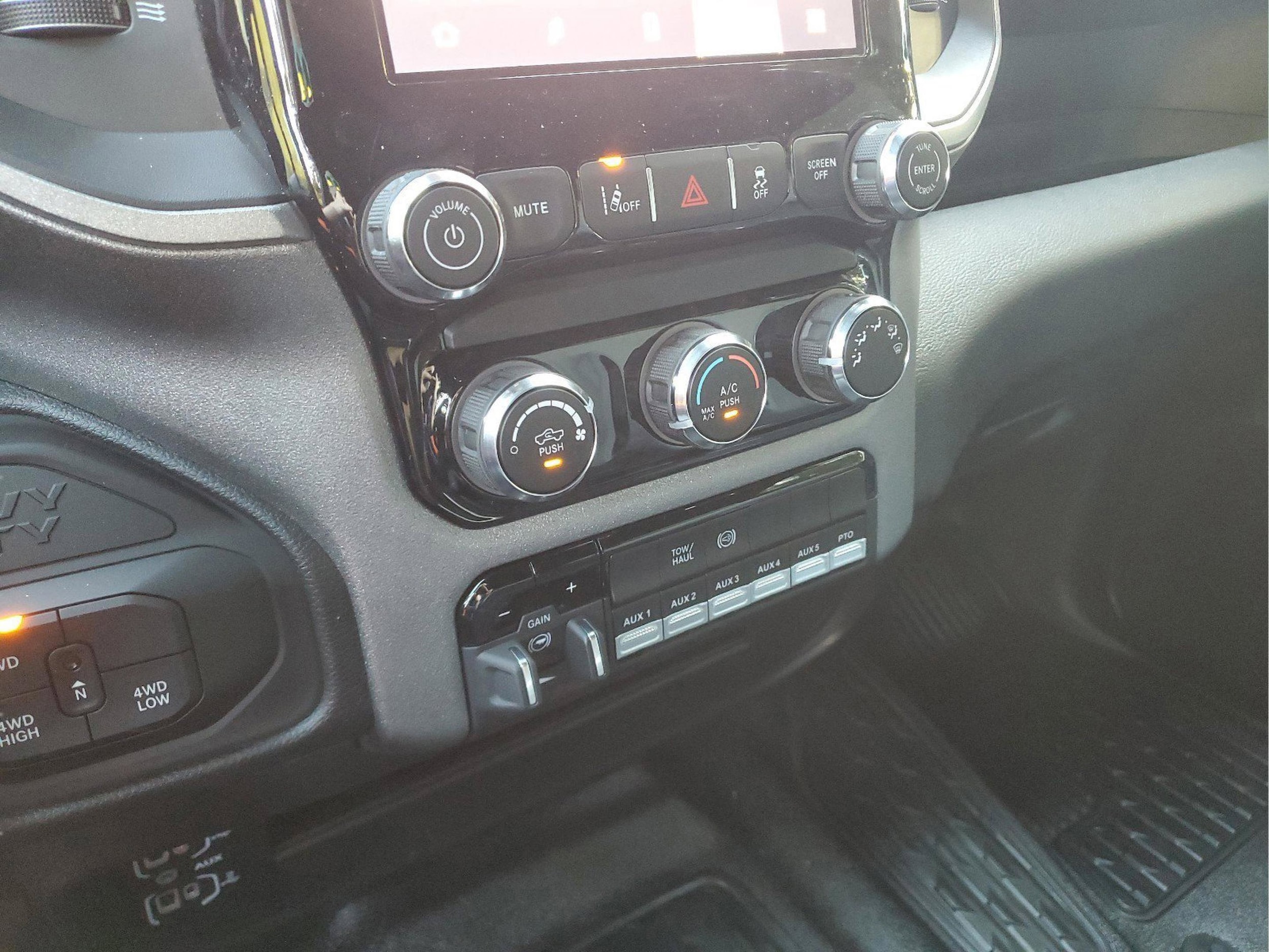 2026 RAM 3500 Chassis Tradesman - Photo 11